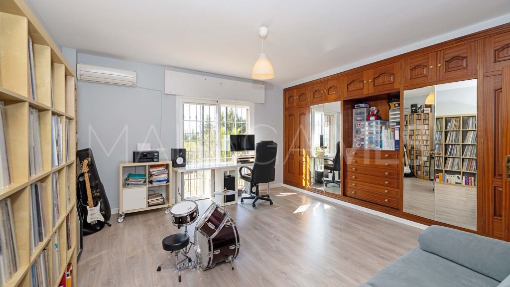 Chalet for sale in Estepona