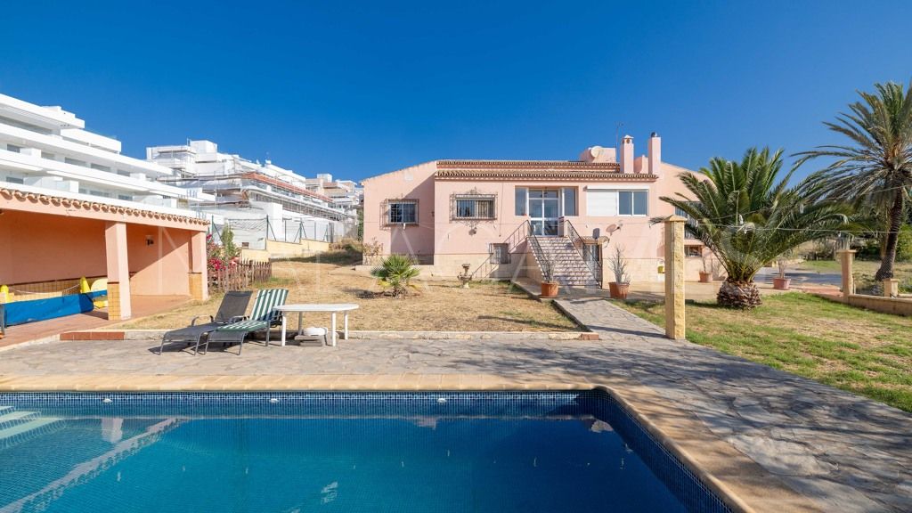 Chalet for sale in Estepona