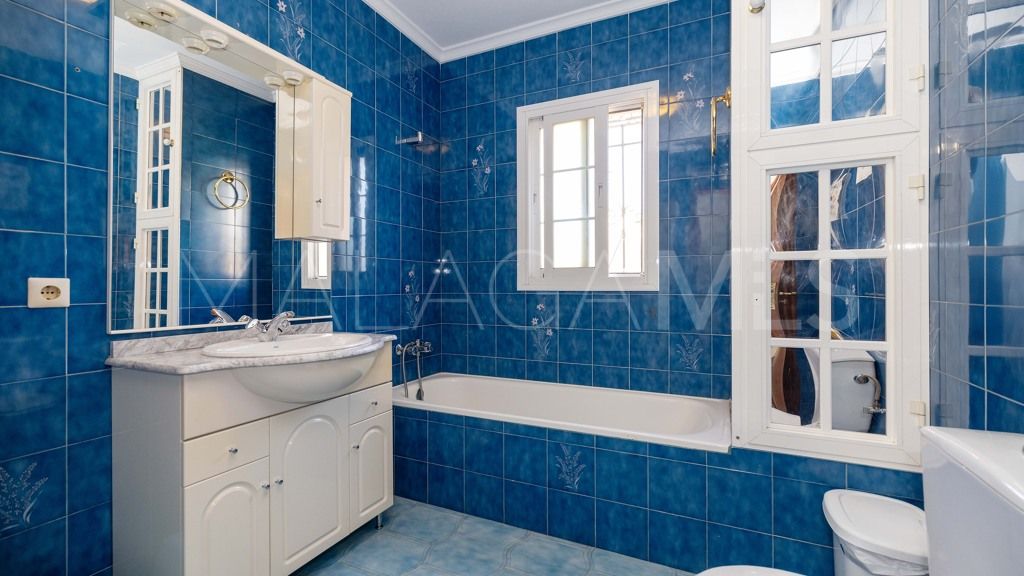 Chalet for sale in Estepona