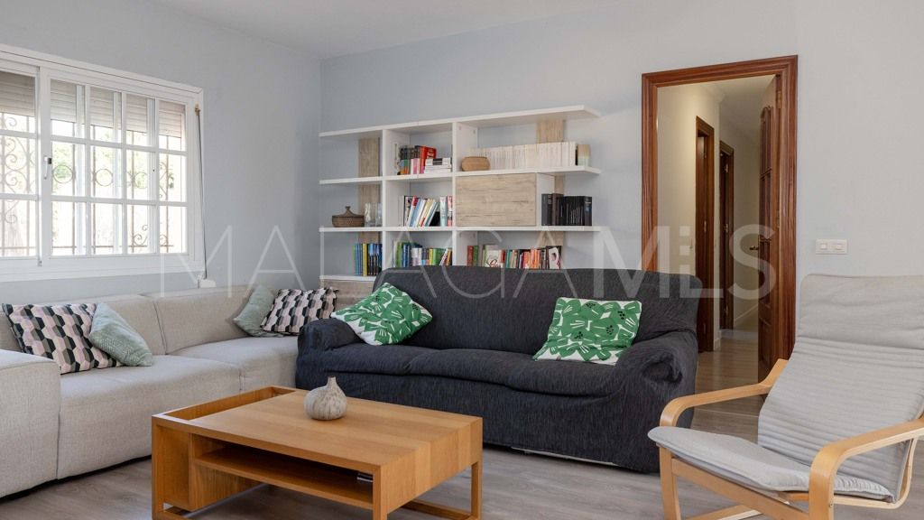Chalet for sale in Estepona
