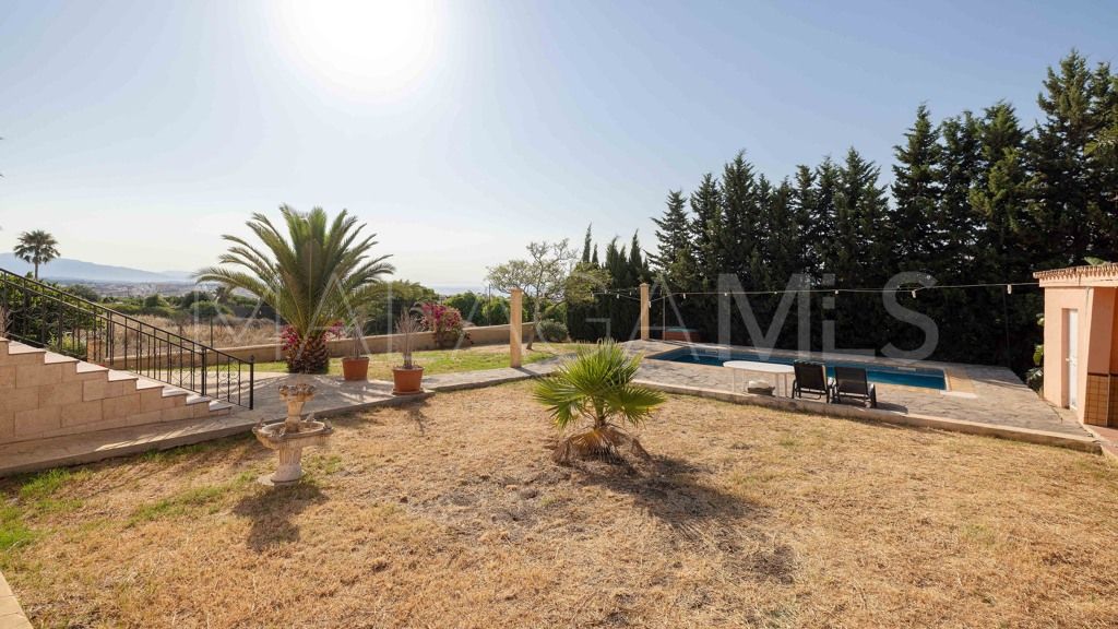 Chalet for sale in Estepona