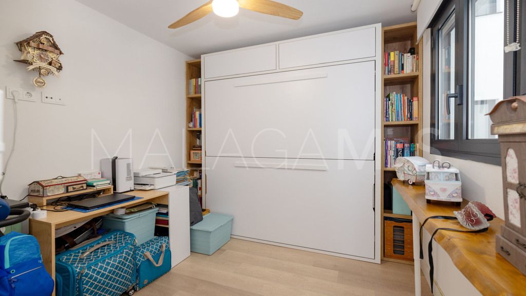 For sale apartment in Estepona