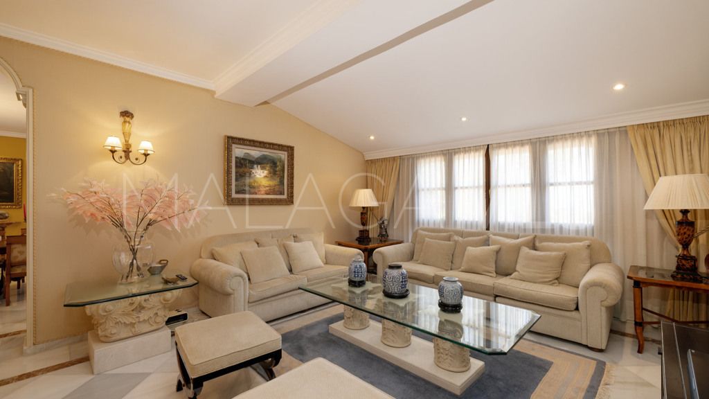 Chalet for sale in Estepona