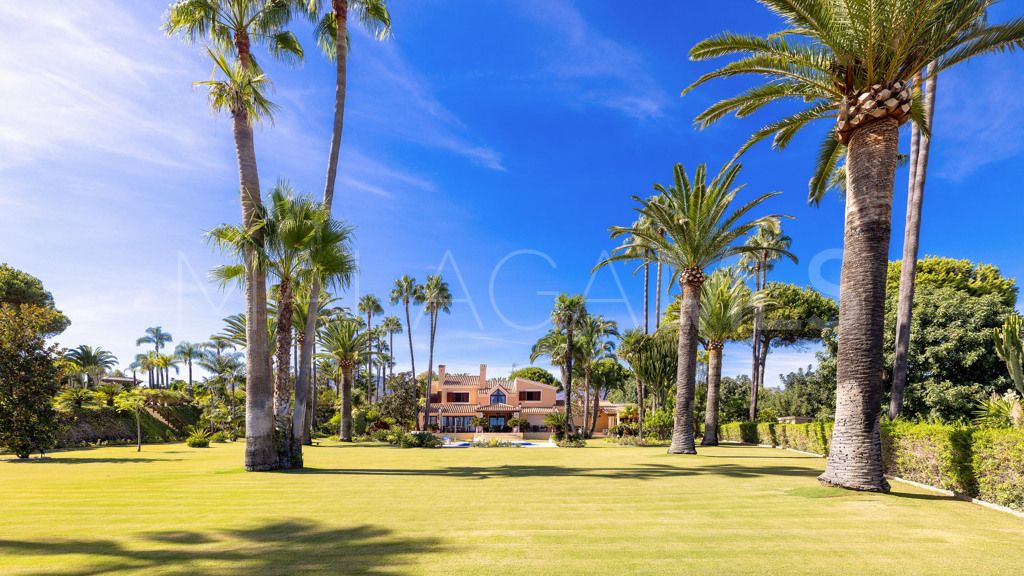 Chalet for sale in Estepona
