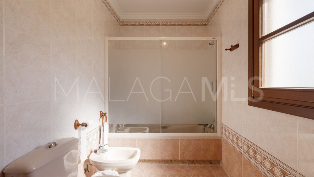 Chalet for sale in Estepona