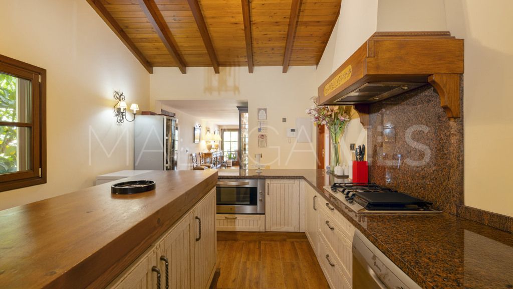 Chalet for sale in Estepona