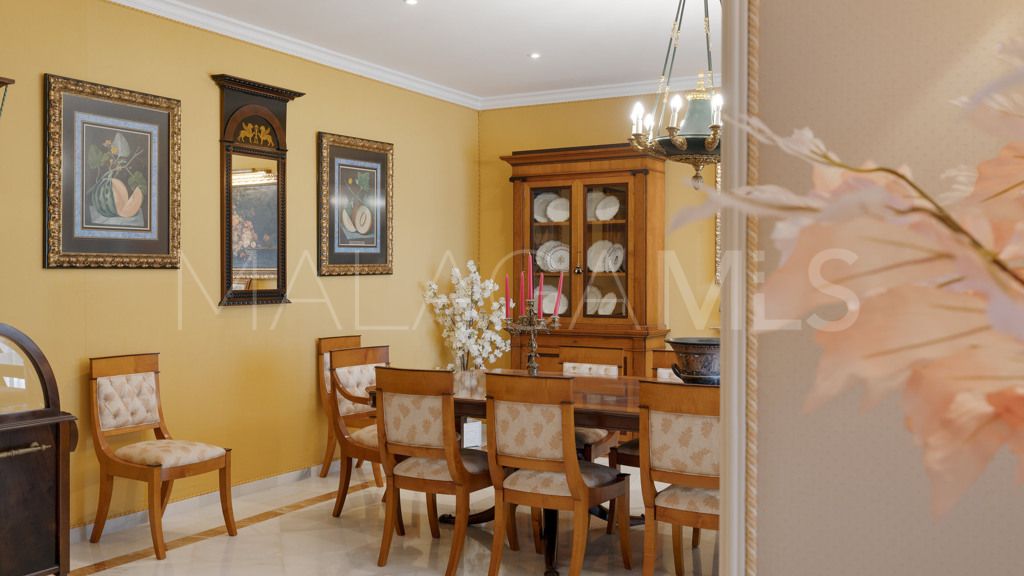 Chalet for sale in Estepona