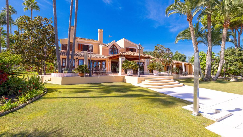 Chalet for sale in Estepona