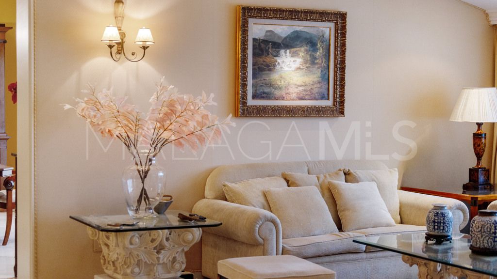 Chalet for sale in Estepona