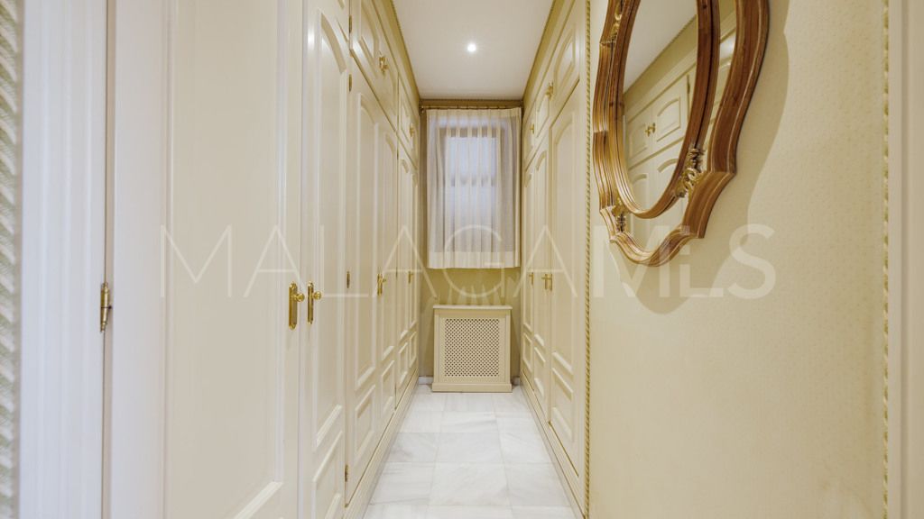 Chalet for sale in Estepona