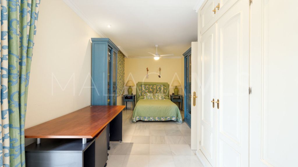 Chalet for sale in Estepona