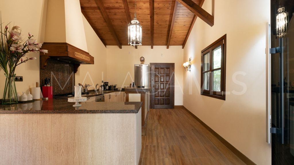 Chalet for sale in Estepona