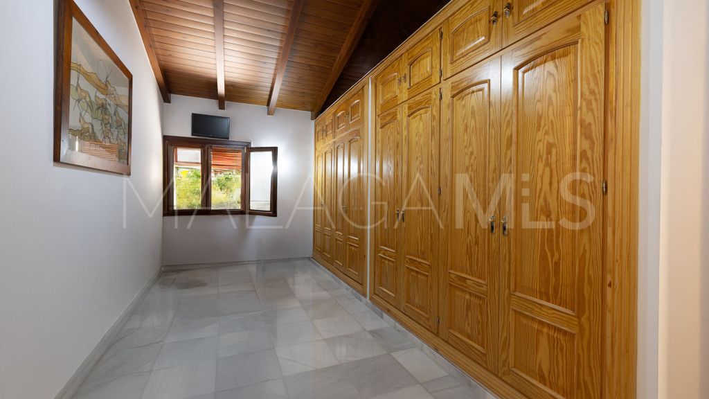 Chalet for sale in Estepona