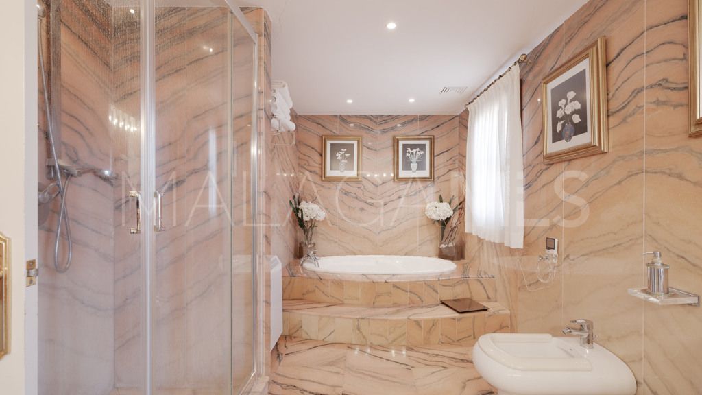 Chalet for sale in Estepona