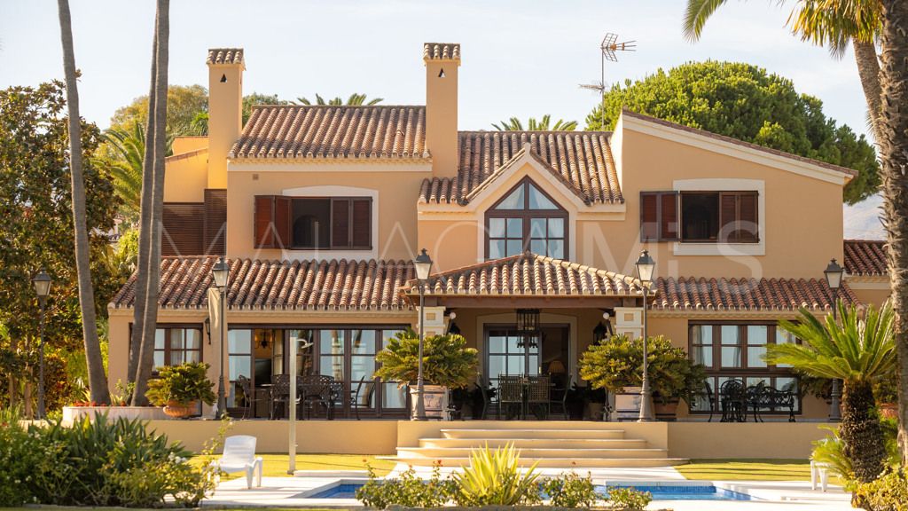 Chalet for sale in Estepona