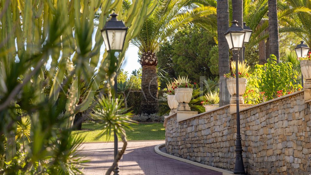 Chalet for sale in Estepona