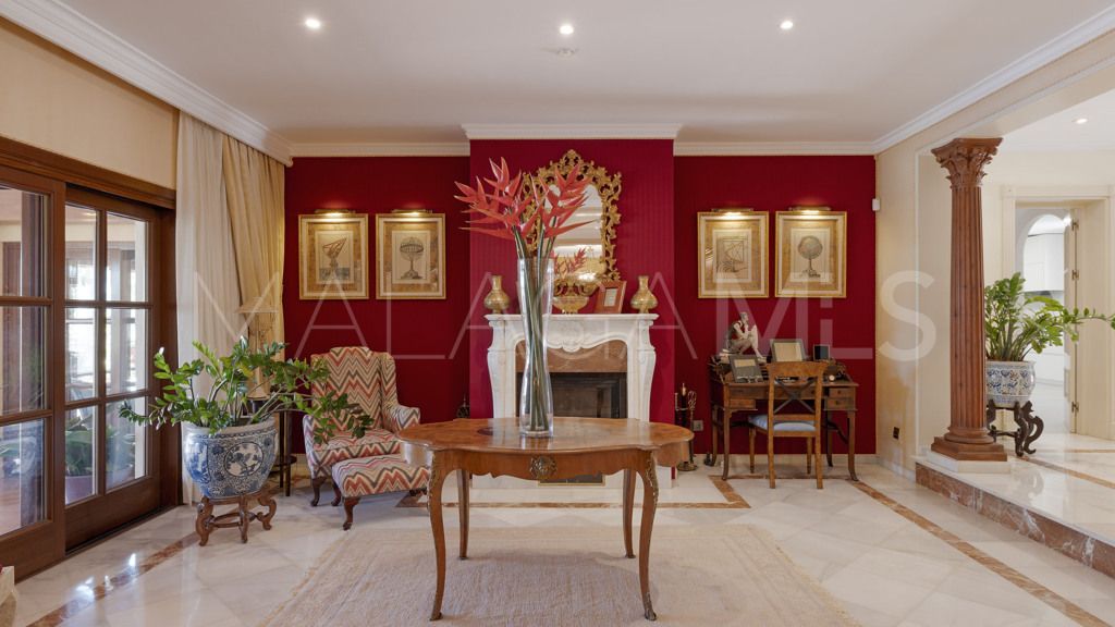 Chalet for sale in Estepona