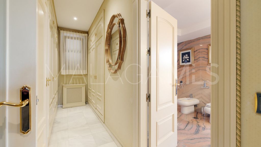 Chalet for sale in Estepona