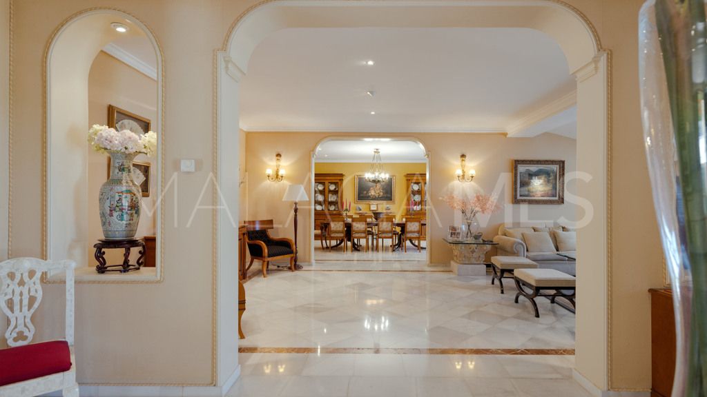 Chalet for sale in Estepona