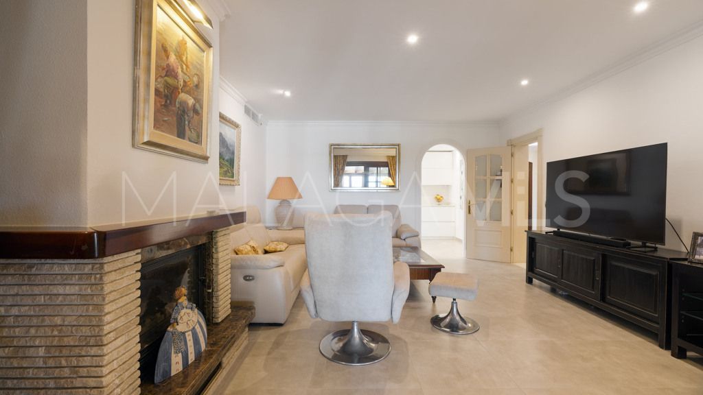Chalet for sale in Estepona