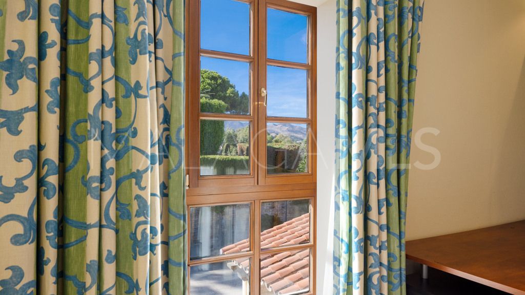 Chalet for sale in Estepona