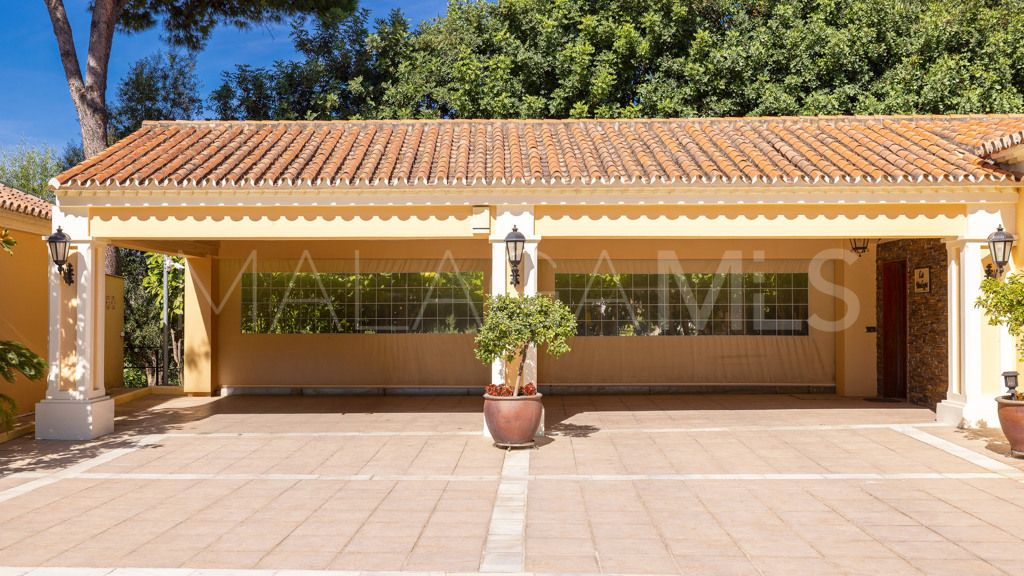 Chalet for sale in Estepona