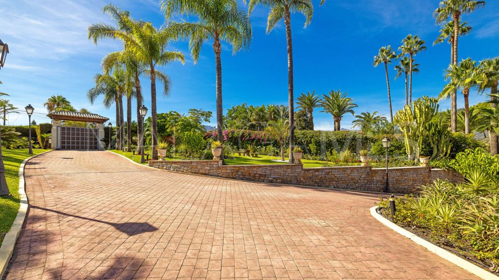 Chalet for sale in Estepona