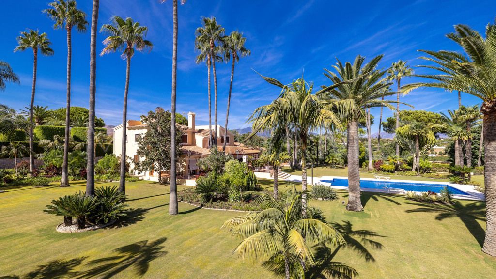 Chalet for sale in Estepona