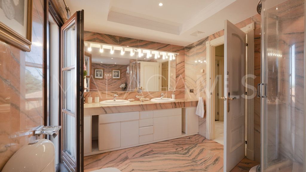 Chalet for sale in Estepona