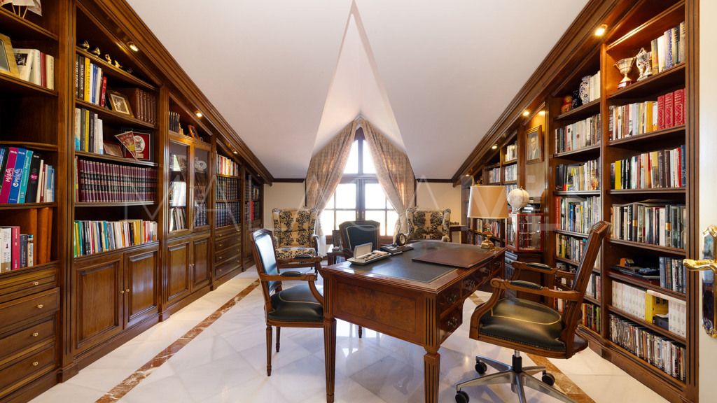 Chalet for sale in Estepona