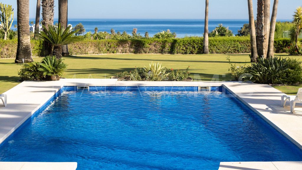 Chalet for sale in Estepona