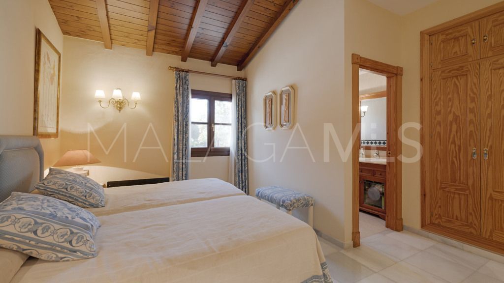 Chalet for sale in Estepona