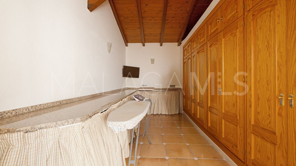 Chalet for sale in Estepona