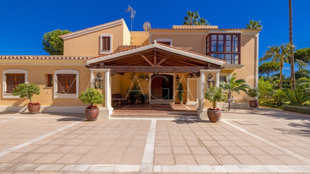 Chalet for sale in Estepona