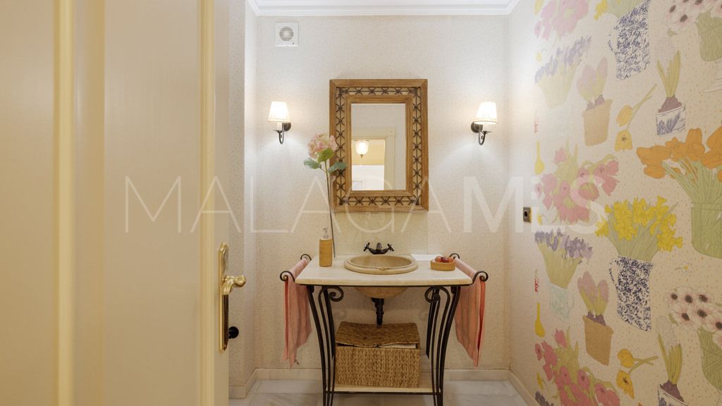 Chalet for sale in Estepona