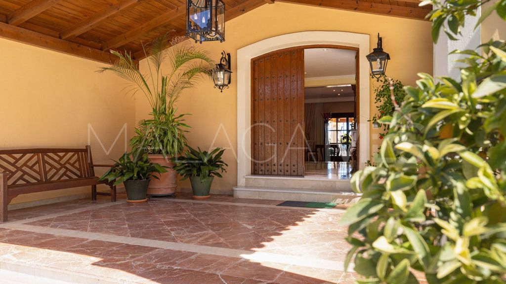 Chalet for sale in Estepona