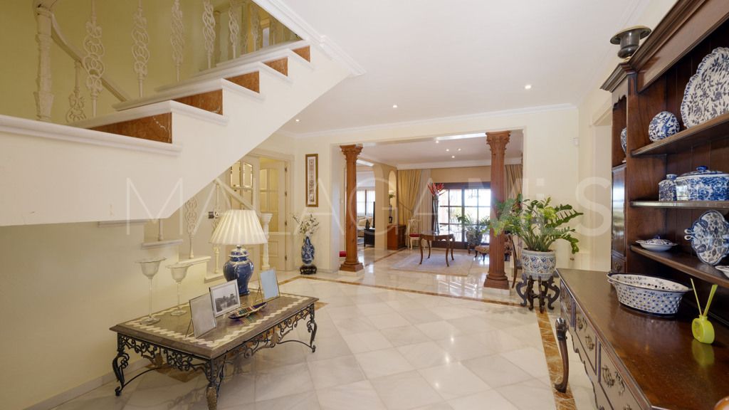 Chalet for sale in Estepona