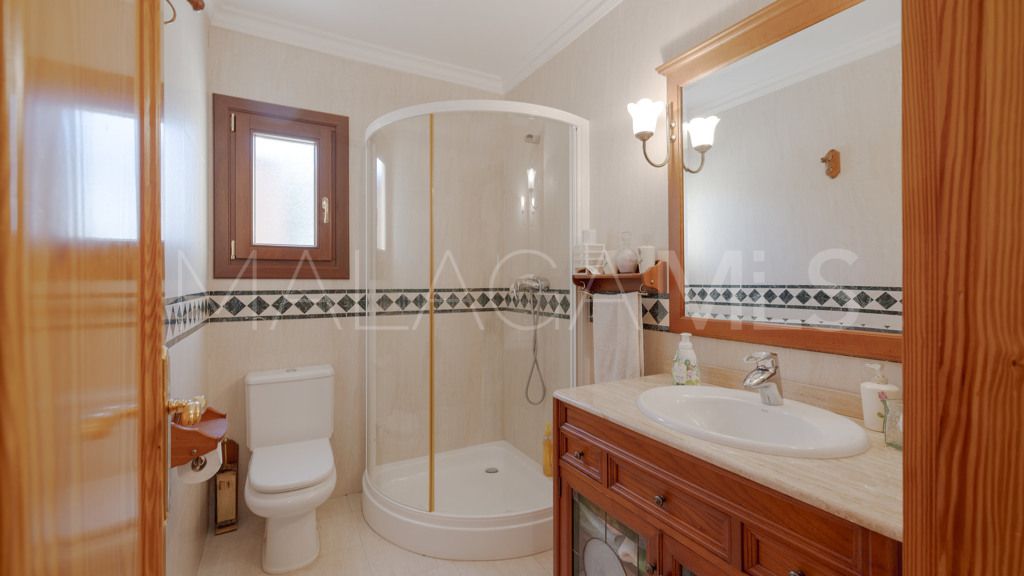 Chalet for sale in Estepona