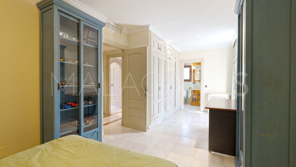 Chalet for sale in Estepona