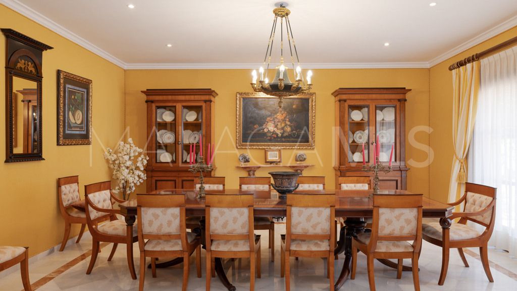 Chalet for sale in Estepona