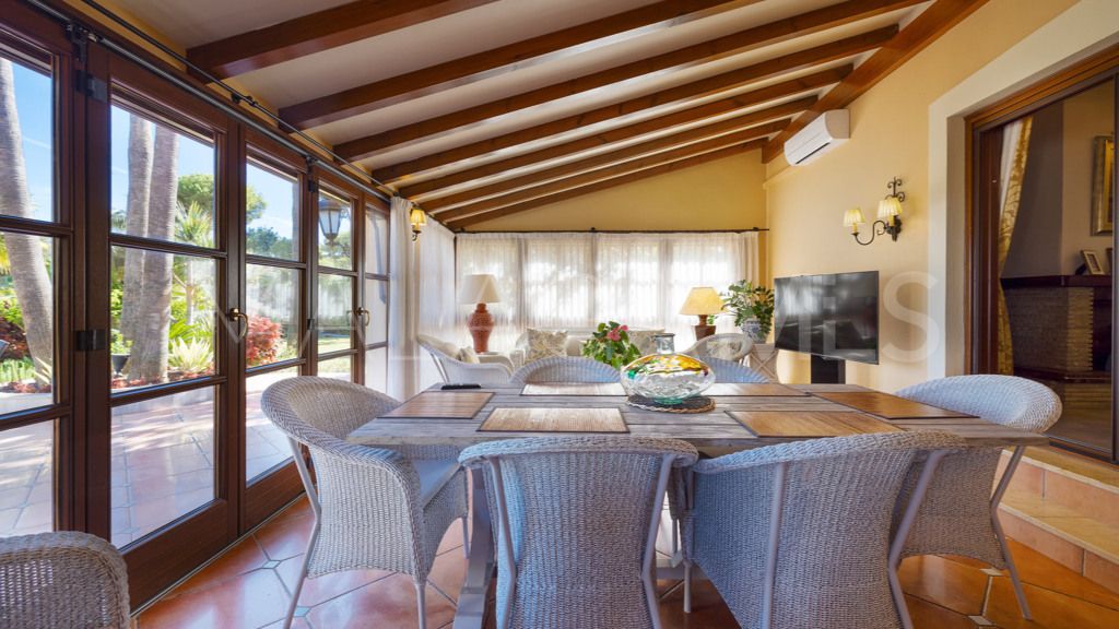 Chalet for sale in Estepona