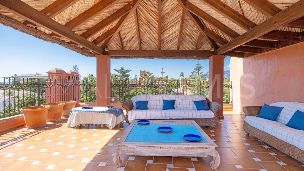 Se vende apartamento in Alhambra del Golf with 5 bedrooms