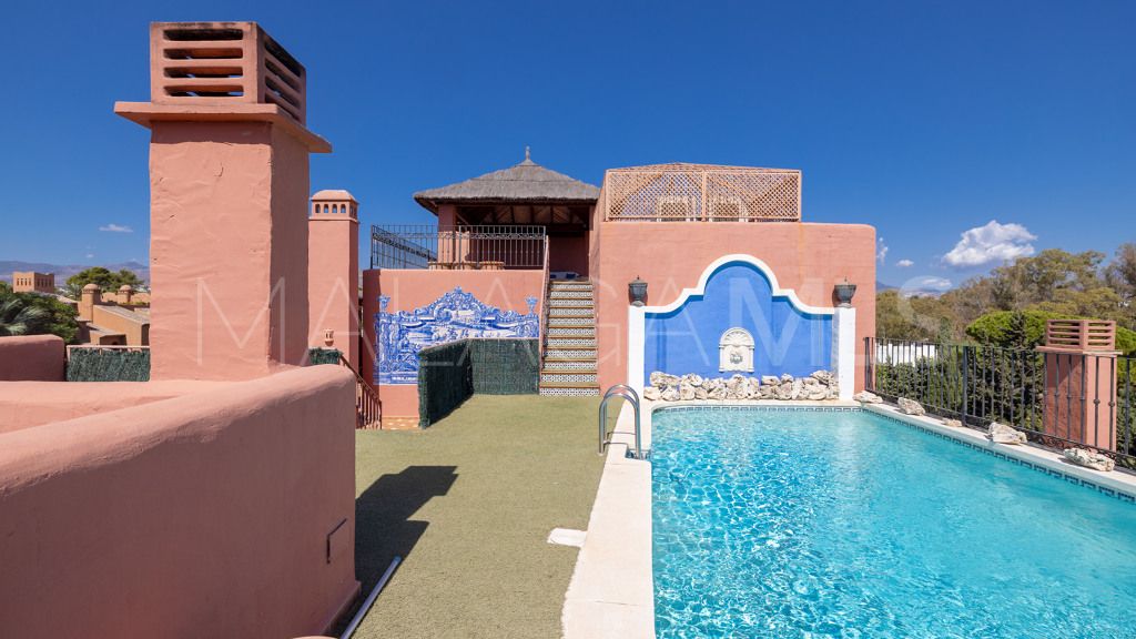 Se vende apartamento in Alhambra del Golf with 5 bedrooms