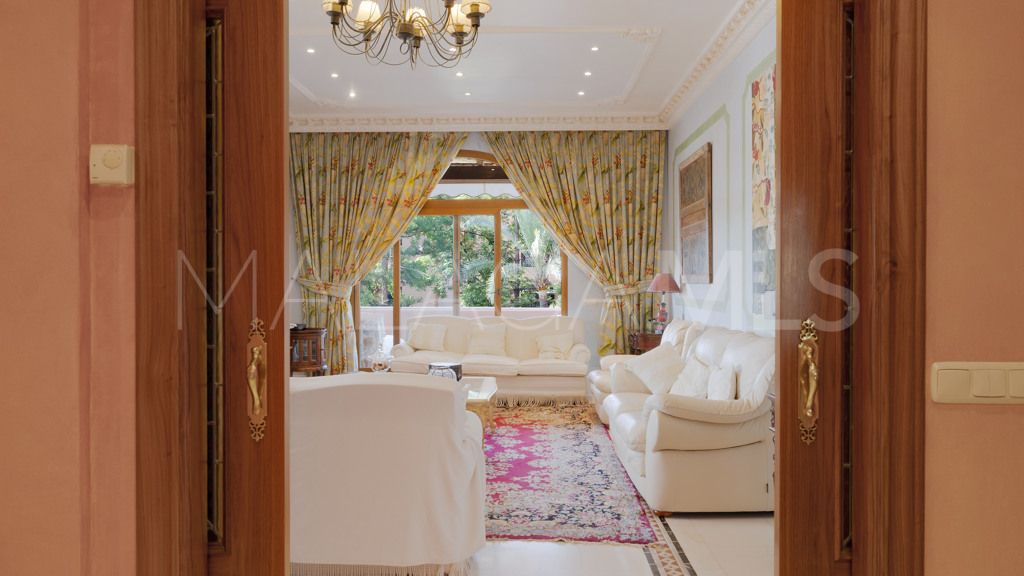 Se vende apartamento in Alhambra del Golf with 5 bedrooms