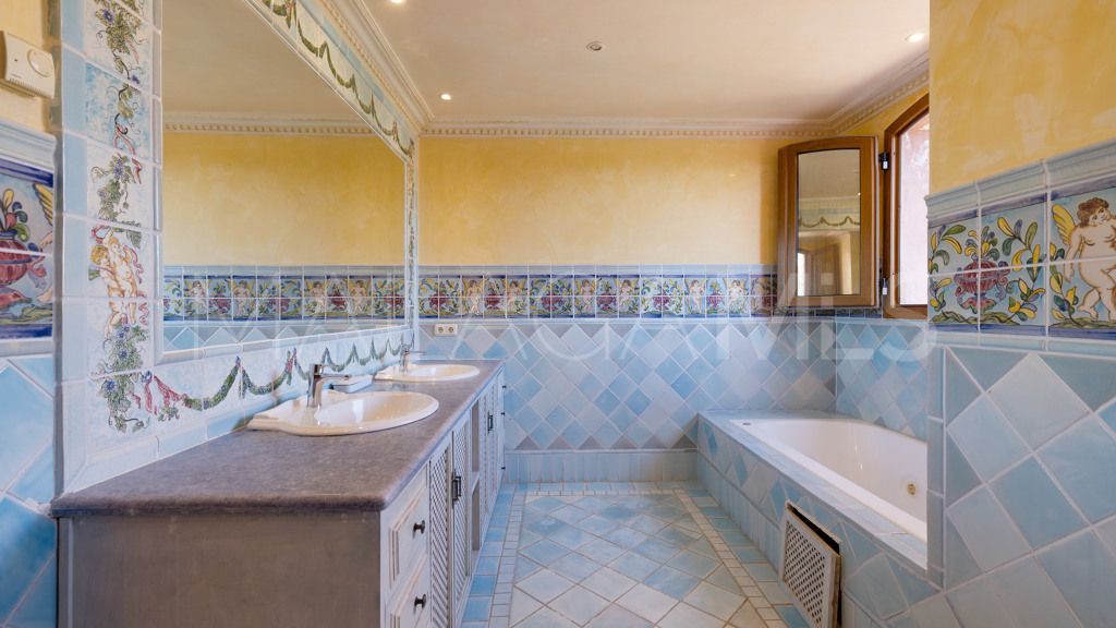 Se vende apartamento in Alhambra del Golf with 5 bedrooms