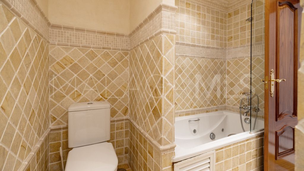 Se vende apartamento in Alhambra del Golf with 5 bedrooms