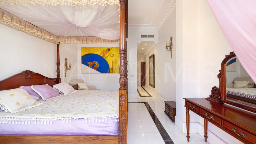 Se vende apartamento in Alhambra del Golf with 5 bedrooms