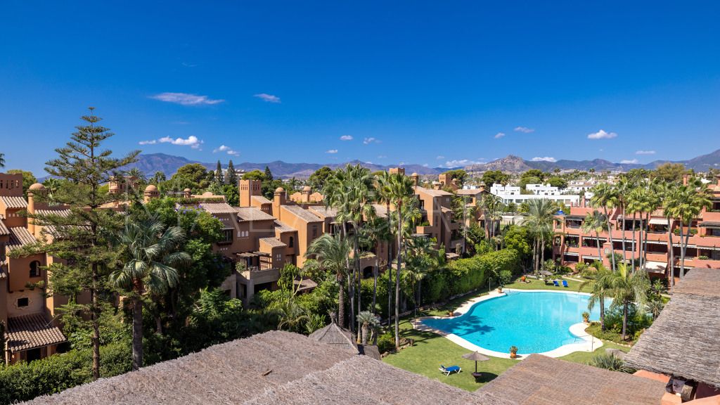 Se vende apartamento in Alhambra del Golf with 5 bedrooms