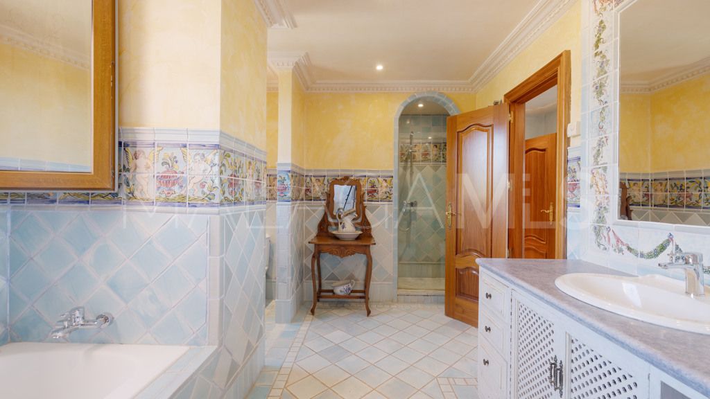 Se vende apartamento in Alhambra del Golf with 5 bedrooms