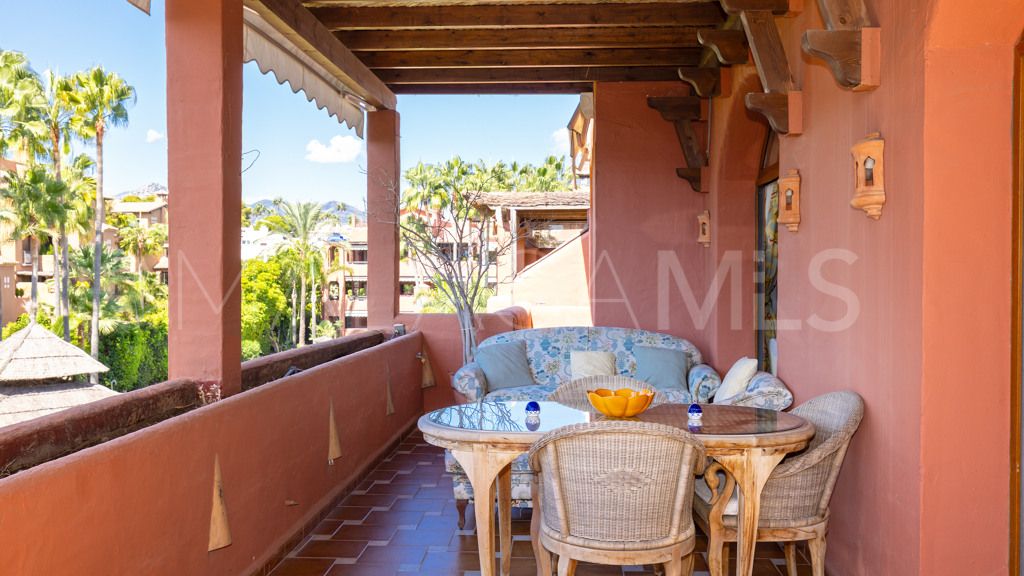 Se vende apartamento in Alhambra del Golf with 5 bedrooms